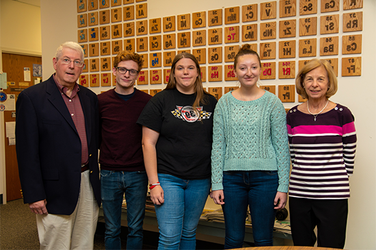 科琳 and Dan Maydonovitch with scholarship recipients 