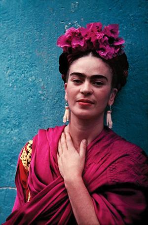 Frida with Picasso Earrings, 1939 Photo by Nickolas Muray © Nickolas Muray Photo Archives